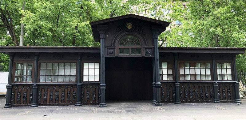 В Москве отреставрировали чугунную остановку 1890 года