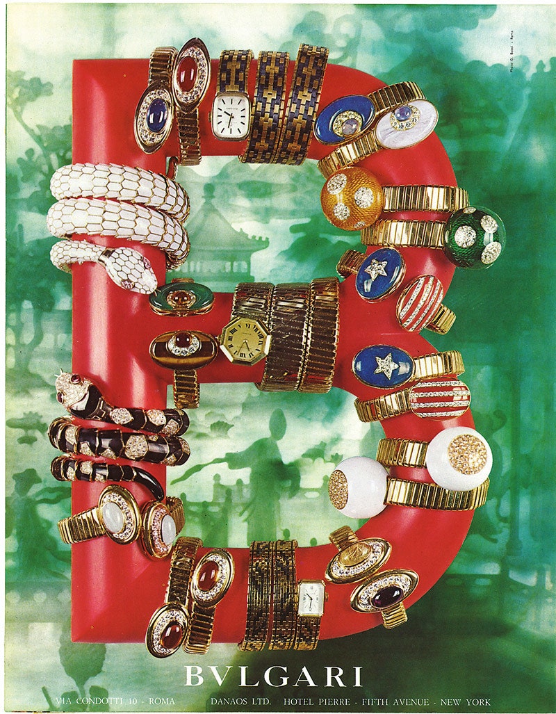 Рекламный постер с украшениями Serpenti и Tubogas.