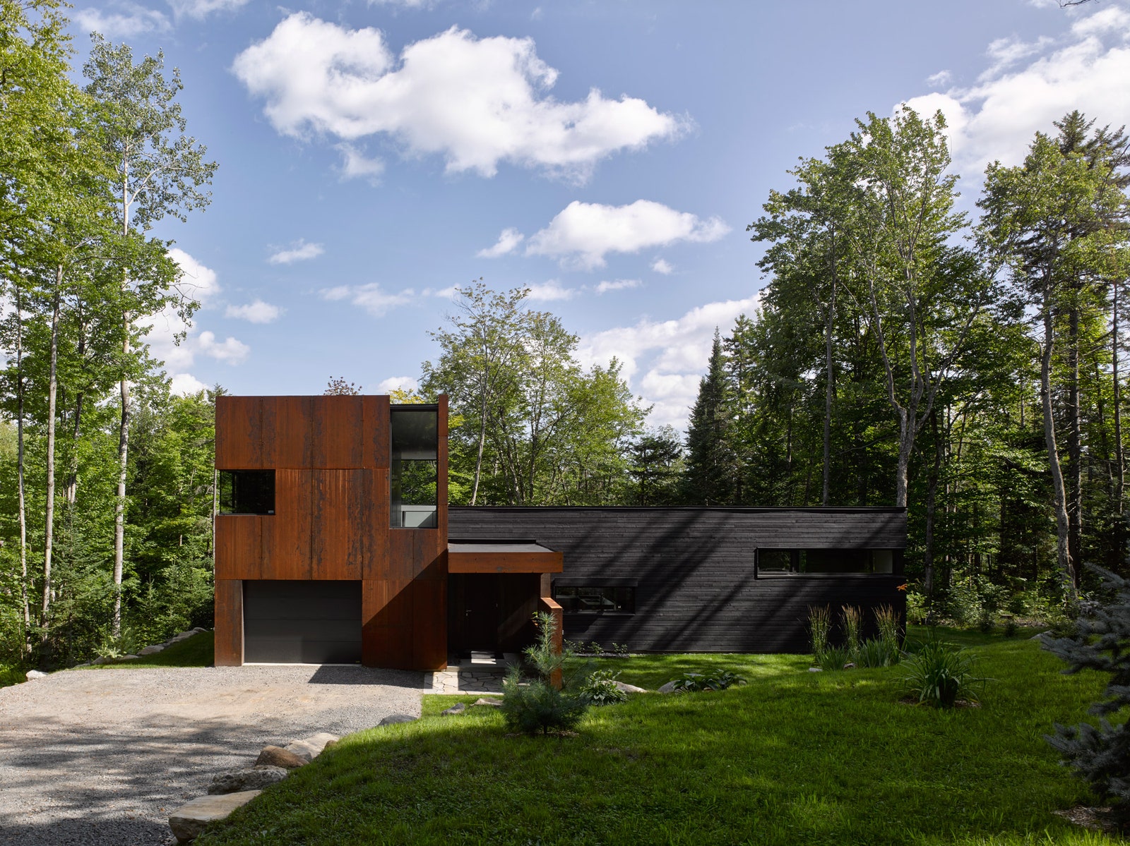Дом в стиле минимализма в Канаде  фото