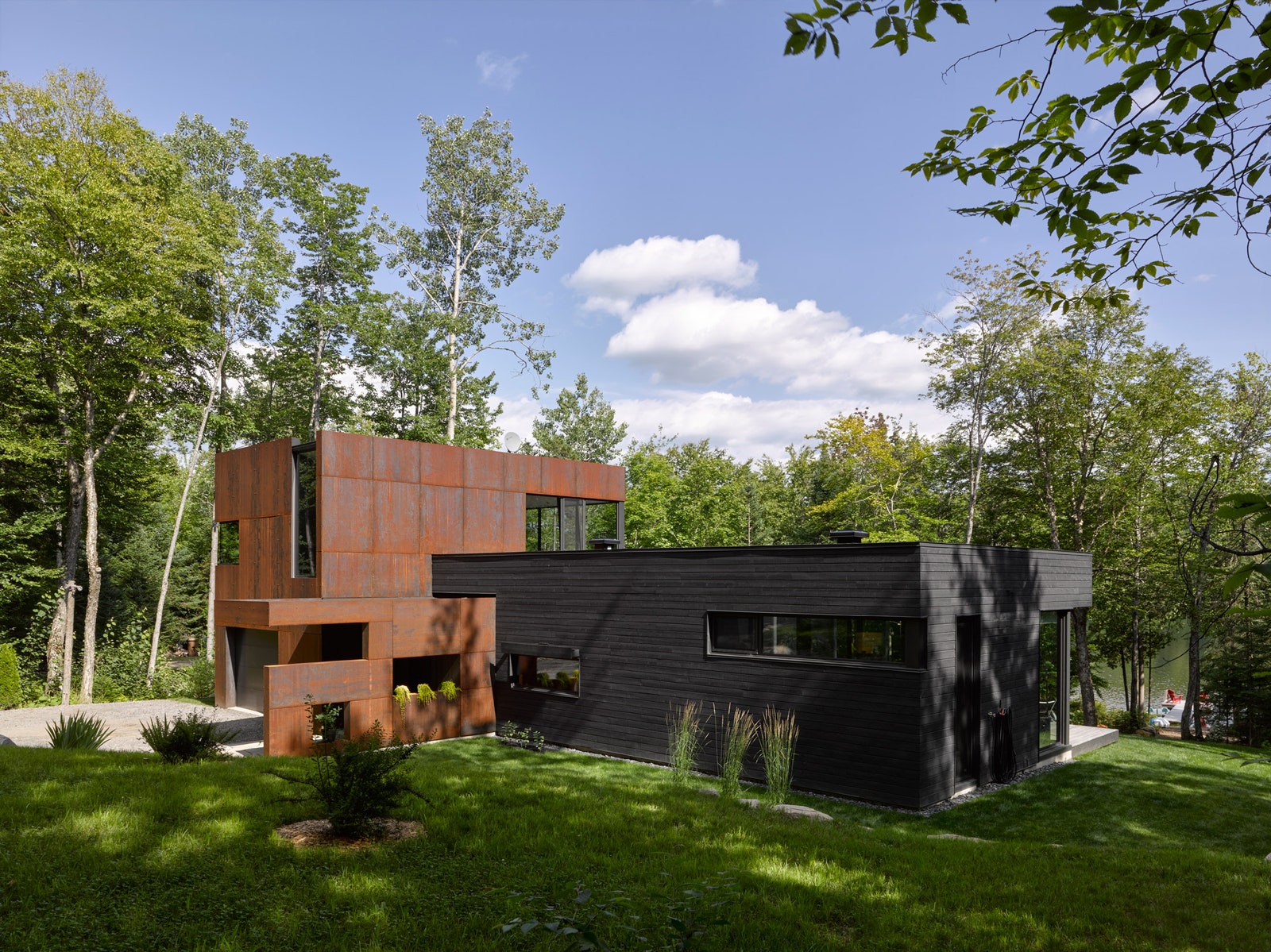 Дом в стиле минимализма в Канаде  фото