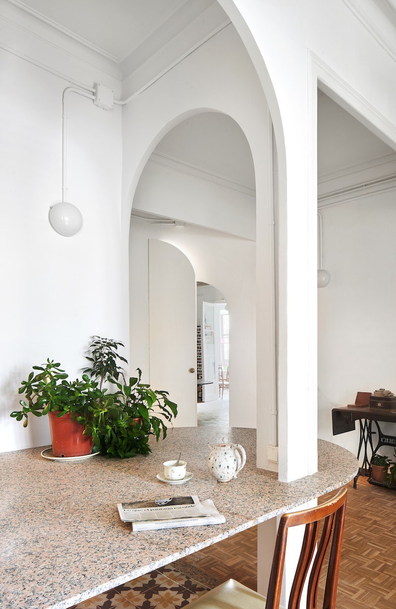 Белый цвет в интерьере фото квартиры в Барселоне