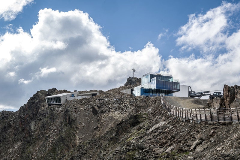 Музей Джеймса Бонда на высоте 3000 метров