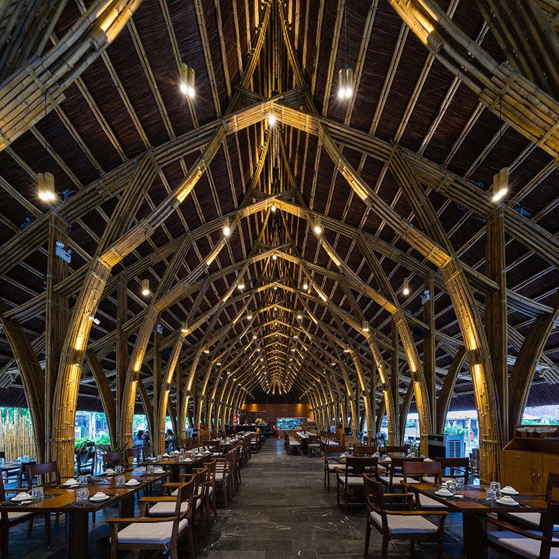 Ресторан из бамбука во Вьетнаме