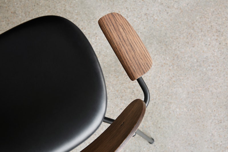 Лаконичный офисный стул от датских дизайнеров