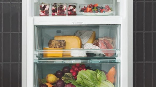 Как правильно хранить овощи и фрукты в холодильнике