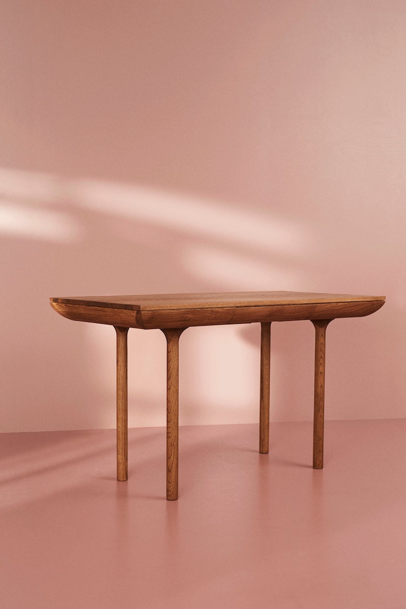 Деревянный стол в стиле midcentury modern