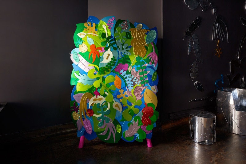 Шкаф Tropical Cabinet  дизайн венесуэльца Криса Уолстона коллаж из анодированного алюминия ротанг сталь с порошковым...