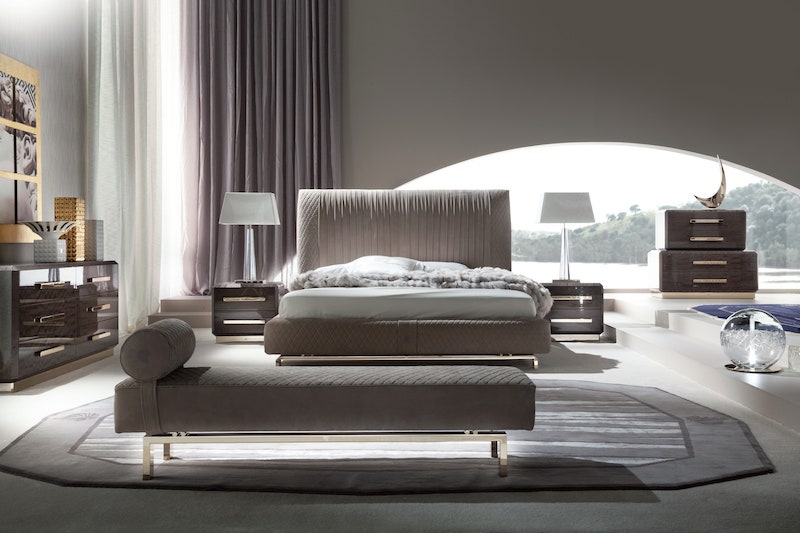 Спальня Infinity Giorgio Collection. Изголовье кровати украшено текстильной драпировкой.