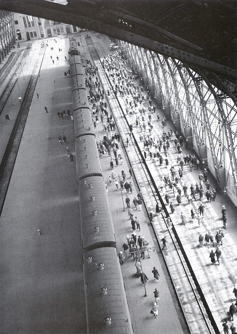 Киевский вокзал 1936. Фото Аркадия Шайхета.