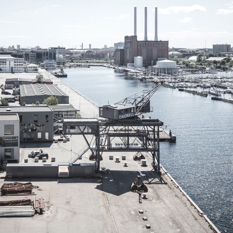Миниотель в кабине угольного крана проект The Krane в порту Копенгагена
