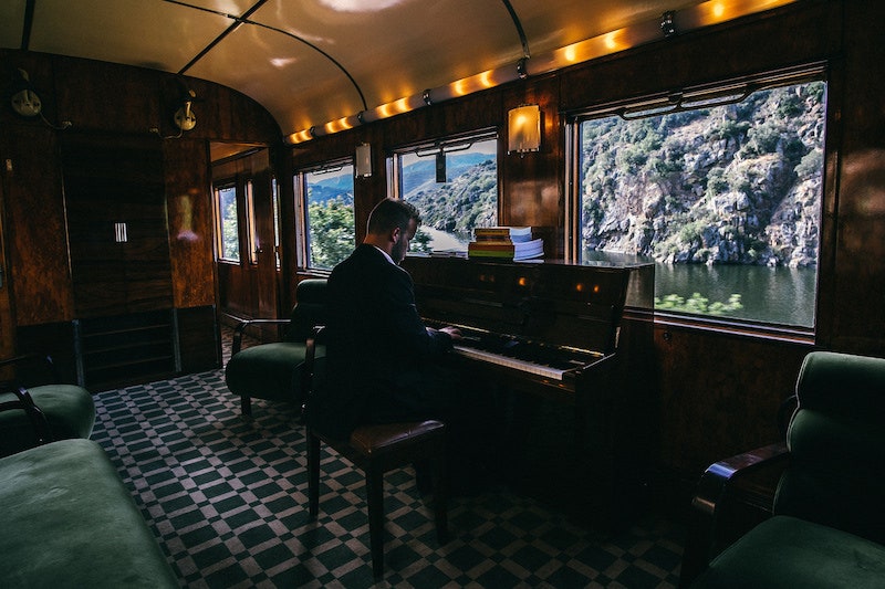 5 самых красивых поездов для романтического путешествия