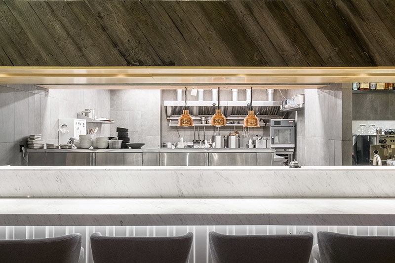 Винный ресторан Wine Happens на Садовом кольце фото интерьеров от V12 Architects