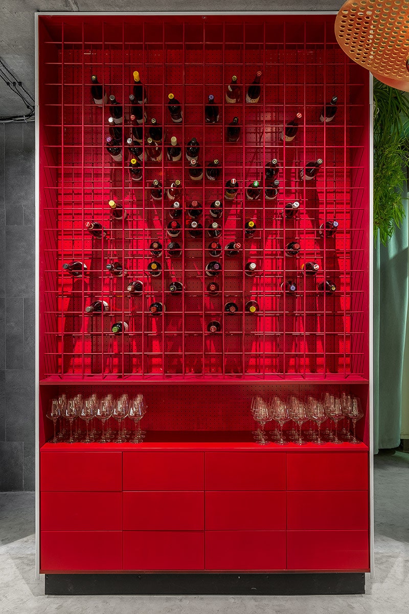 Винный ресторан Wine Happens на Садовом кольце фото интерьеров от V12 Architects