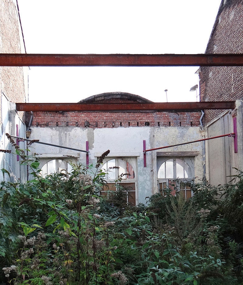 Семейный дом за школьным фасадом проект архитекторов Vens Vanbelle в Генте
