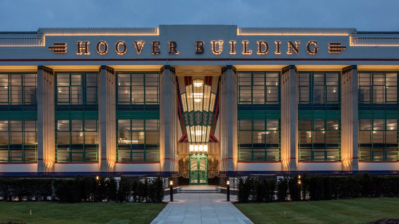 Здание Hoover Building в Лондоне отреставрировало и превратило в жилой комплекс бюро Interrobang