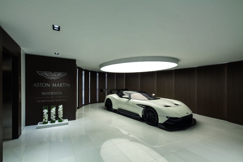 Отдел продаж Aston Martin Residences.