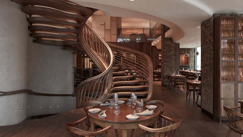 Ресторан Hide в Лондоне с красивой деревянной лестницей работа These White Walls