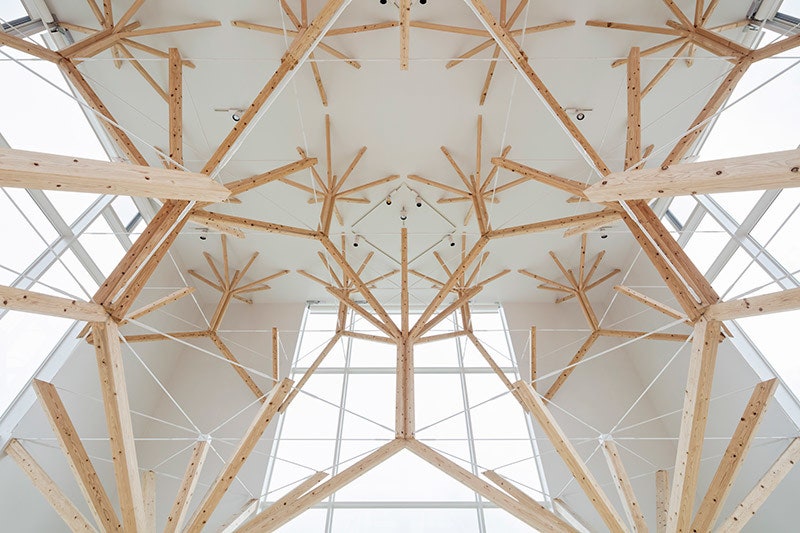 Часовня Агри в Нагасаки с деревьями из брусьев фото работы архитектора Ю Момоеды