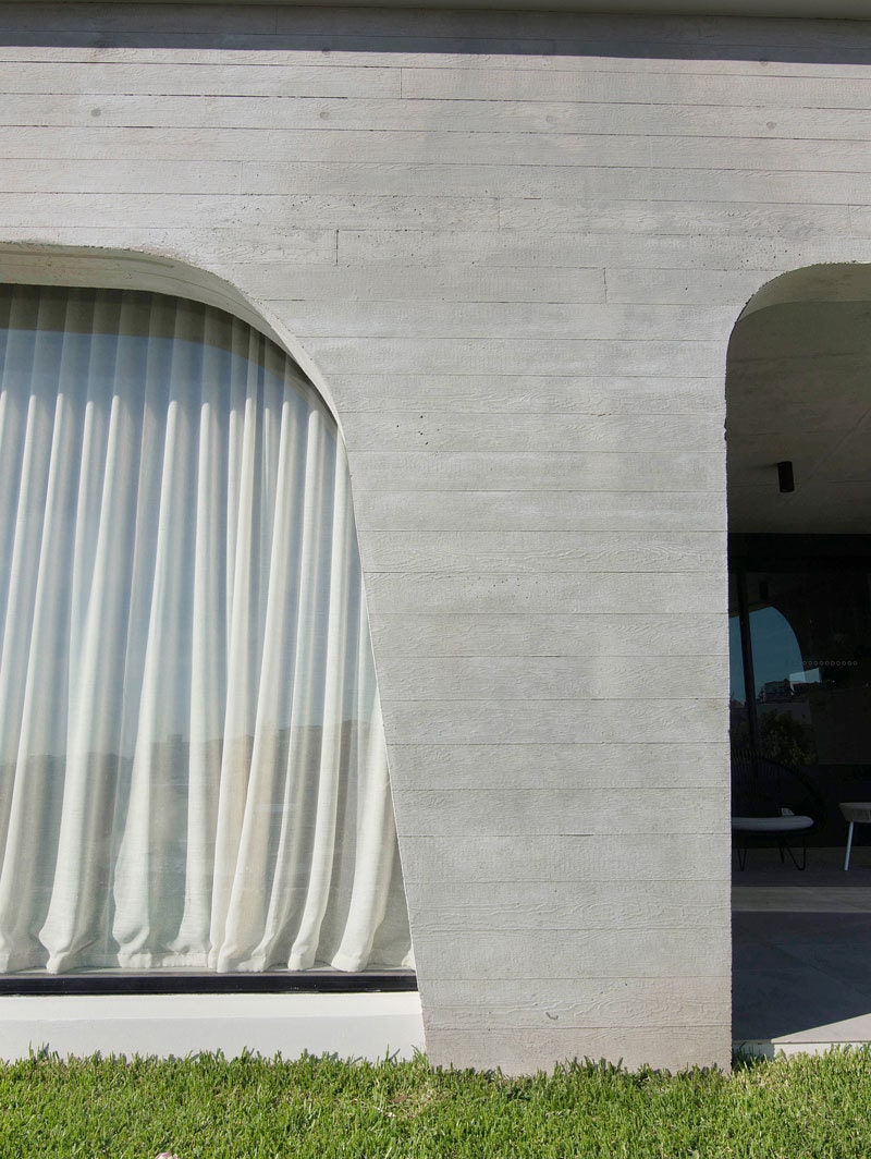 Бетонный дом в Тамараме близ Сиднея от Luigi Rosselli Architects