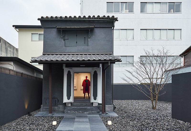 Бутик Issey Miyake в 132летнем доме в Киото фото интерьеров от Наото Фукасавы