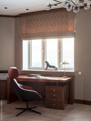 Кабинет. Письменный стол изготовлен в Италии по эскизам дизайнеров бюро Porte Rouge.