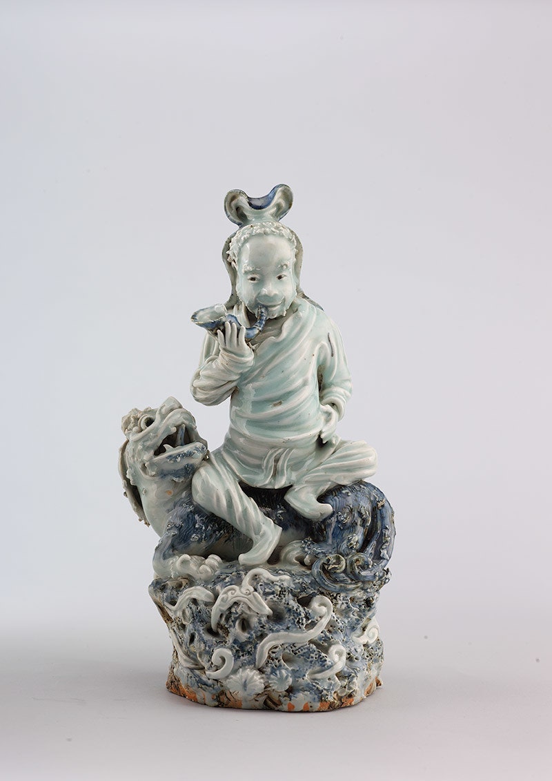 Фигура человека на льде. Цзиндэчжэнь. Династия Мин период Ваньли . Фарфор. © Shanghai Museum