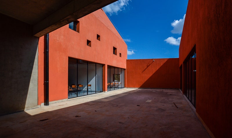 Здание факультета архитектуры и экологического дизайна в Кигали от Patrick Schweitzer  Associs