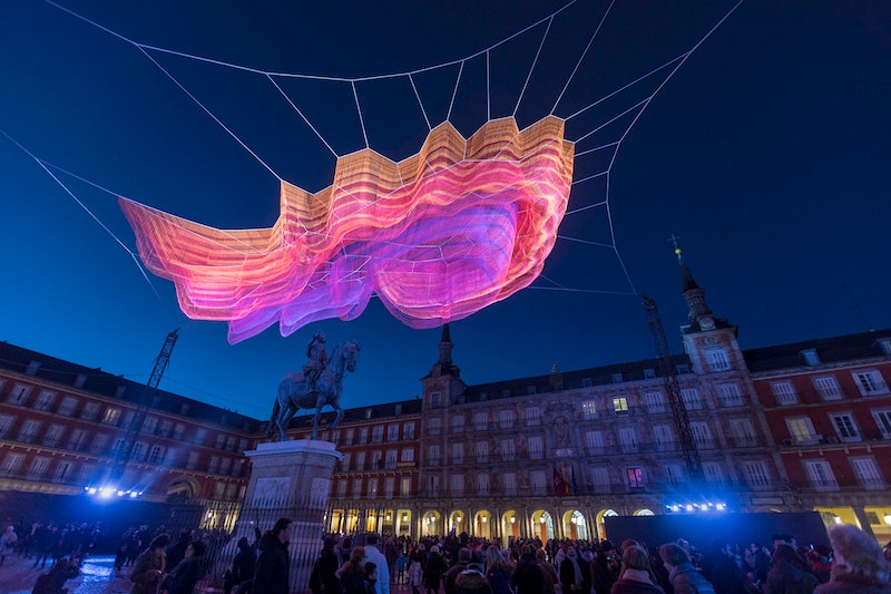 Инсталляция 1.78 Madrid в честь 400летия площади ПласаМайор в Мадриде работа Джанет Эшельман