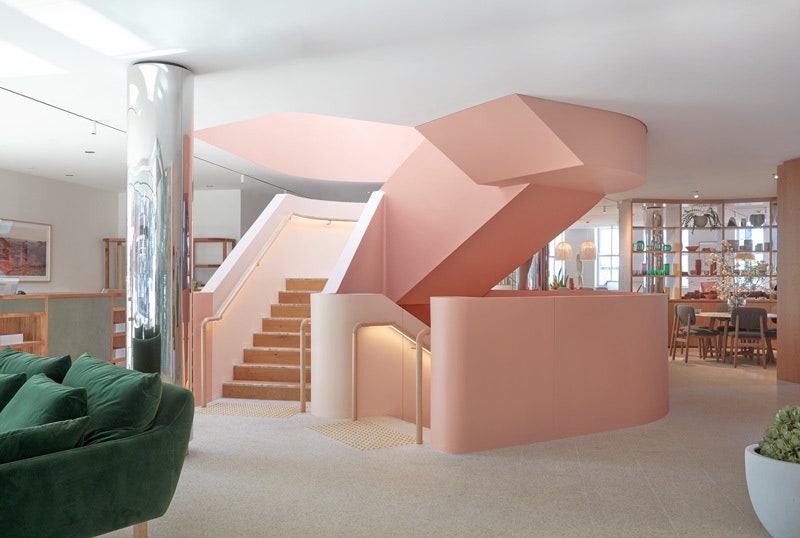 Шоурум Jardan в Сиднее интерьер с розовой лестницейскульптурой от студии Ивы Фошии
