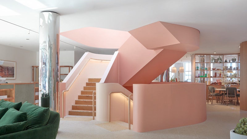 Шоурум Jardan в Сиднее интерьер с розовой лестницейскульптурой от студии Ивы Фошии