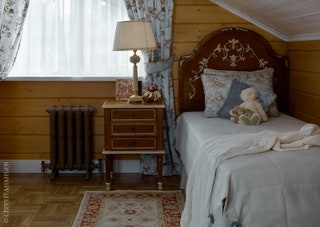 Детская спальня. Мебель Vittorio Griffoni игрушкимишки — ручная работа художницы Зинаиды Юсовой изразец на тумбочке —...