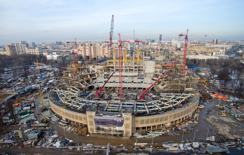 Масштабные реконструкции стадионов как менялись Лужники Динамо Камп Ноу и другие