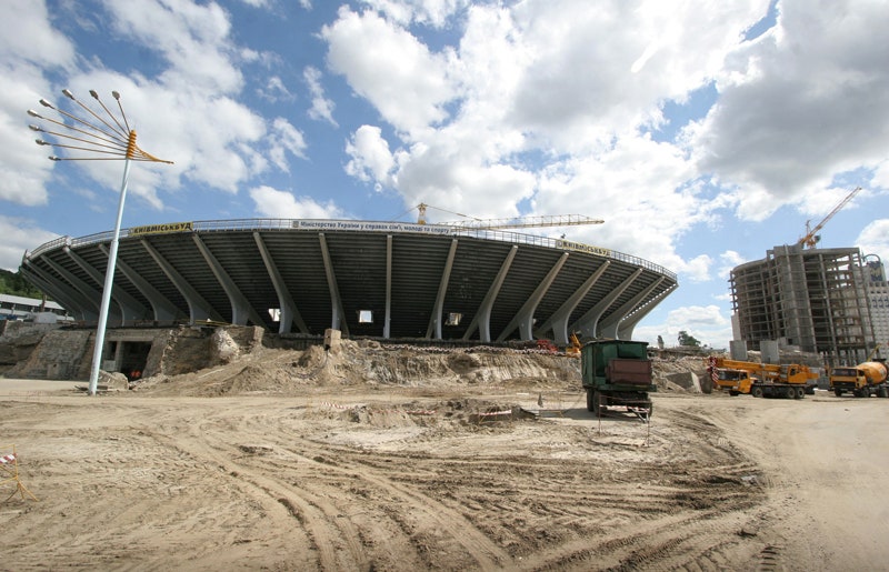 Масштабные реконструкции стадионов как менялись Лужники Динамо Камп Ноу и другие