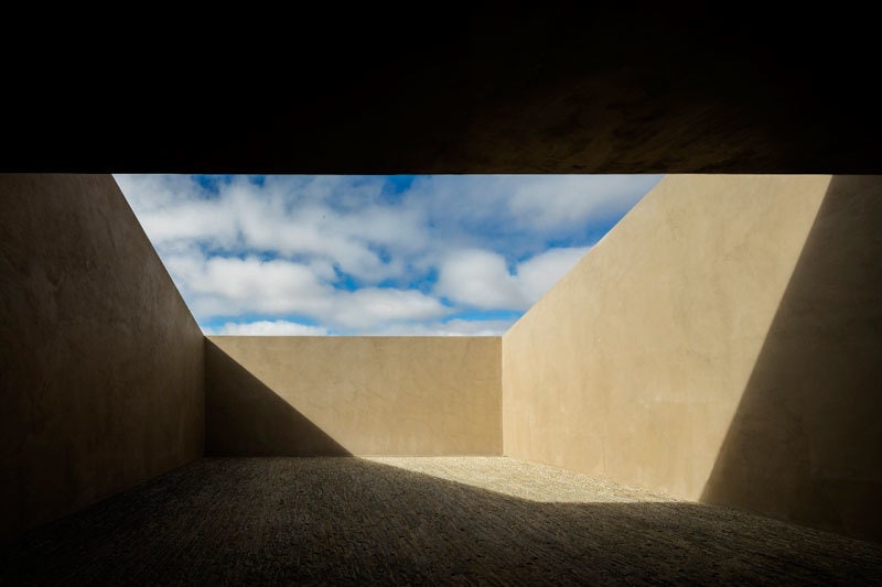 Подземная винодельня в Португалии работа архитектора Фредерико Валсассине