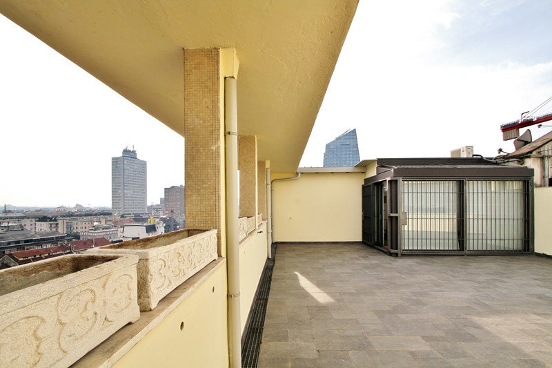 Недвижимость в Милане  квартиры пентхаусы особняки
