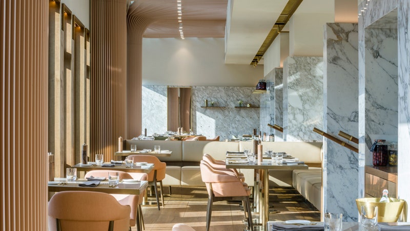 Ресторан Mökki в Астане в отеле The RitzCarlton фото интерьеров от лондонской студии Blacksheep
