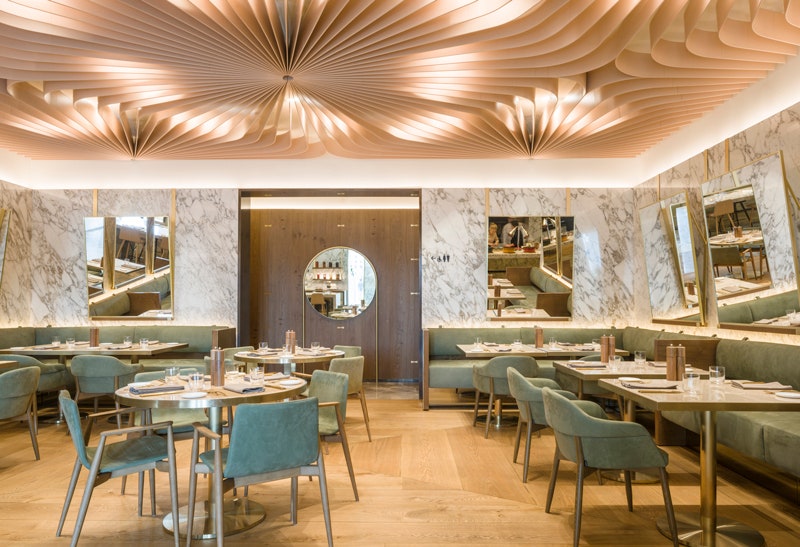 Ресторан Mökki в Астане в отеле The RitzCarlton фото интерьеров от лондонской студии Blacksheep