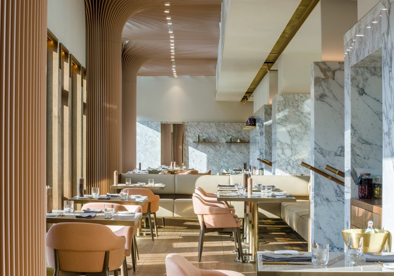Ресторан Mökki в Астане в отеле The RitzCarlton фото интерьеров от лондонской студии Blacksheep
