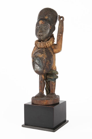 Статуэтка божества из Конго. Дерево. Конец XIX века. €55 000. Галерея Porfirius Kunstkammer.