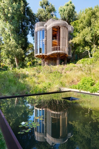 Лесной дом в Кейптауне бюро Malan Vorster. Хозяева классического имения в Кейптауне решили разнообразить придомовую...