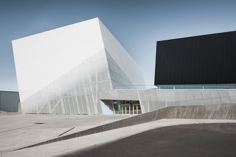 Спортивный комплекс в Монреале от архитекторов бюро Saucier  Perrotte Architectes