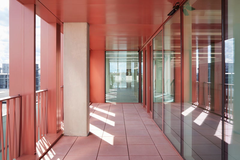 Розовый офис в Лондоне проект архитекторов из бюро Duggan Morris Architects