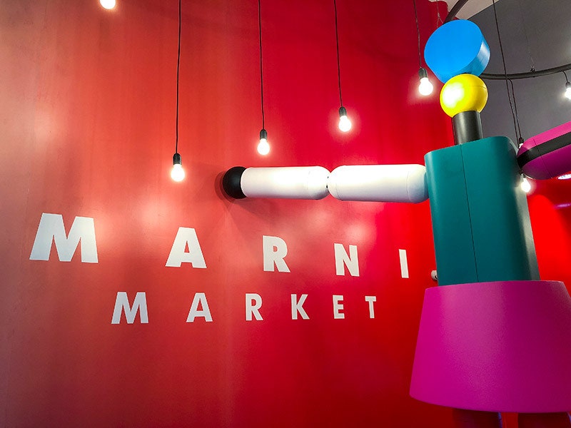 Marni Market ярмарка необычных предметов от Marni в Париже в бутике марки на улице СентОноре