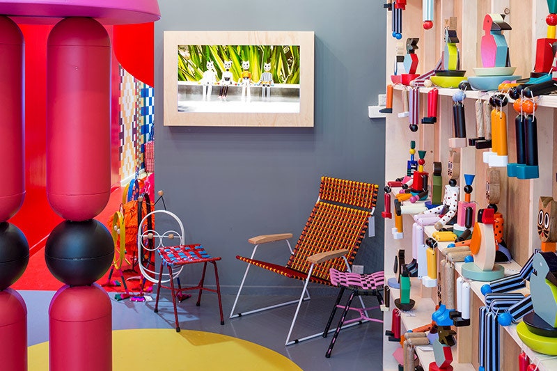 Marni Market ярмарка необычных предметов от Marni в Париже в бутике марки на улице СентОноре