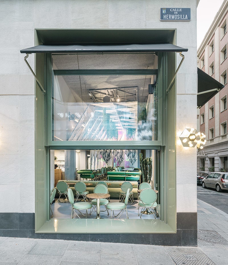 Ресторан Romola с подвесным садом в Мадриде фото работы архитектора Андреcа Хаке