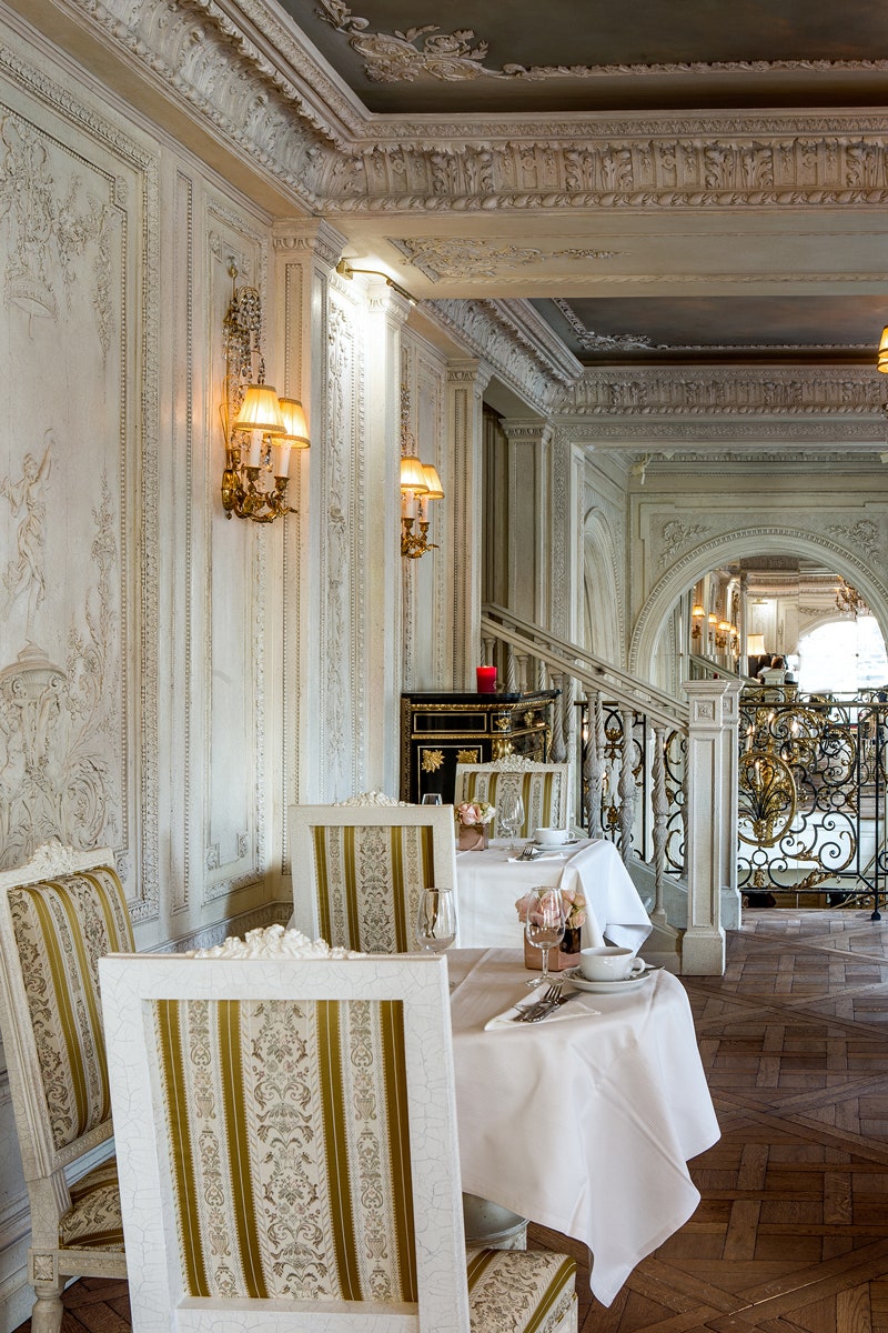 Кафе Пушкинъ в Париже барочный интерьер внимание к деталям и уединенная атмосфера