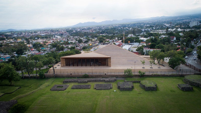 Культурный центр в Мексике в городе Куэрнавака работа бюро Productora и Исаака Бройда