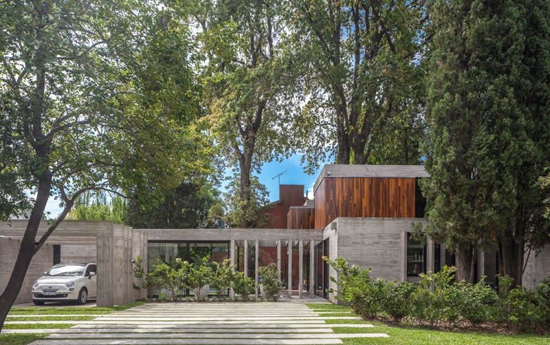 Дом из бетона и дуба в Аргентине фото проекта