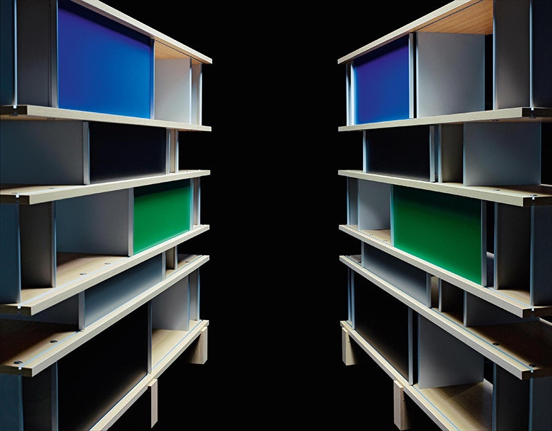 Книжный шкаф Nuage by Charlotte Perriand. Фото Karl Lagerfeld