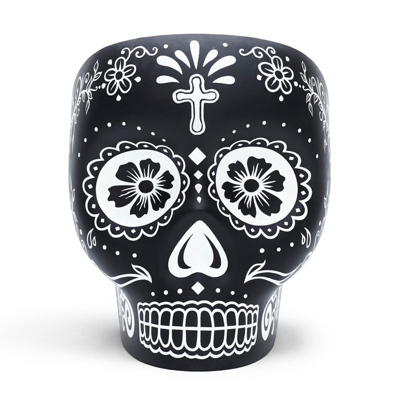 Кресло Фабио Новембре в форме черепа с мексиканскими узорами выпустили Gufram ко Дню мертвых